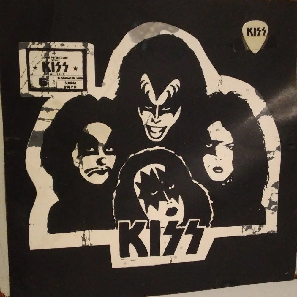 KISS 1977 Kiss Promotional Guitar Pick Met Center Bloomington Minnesota - Picture 7 of 7